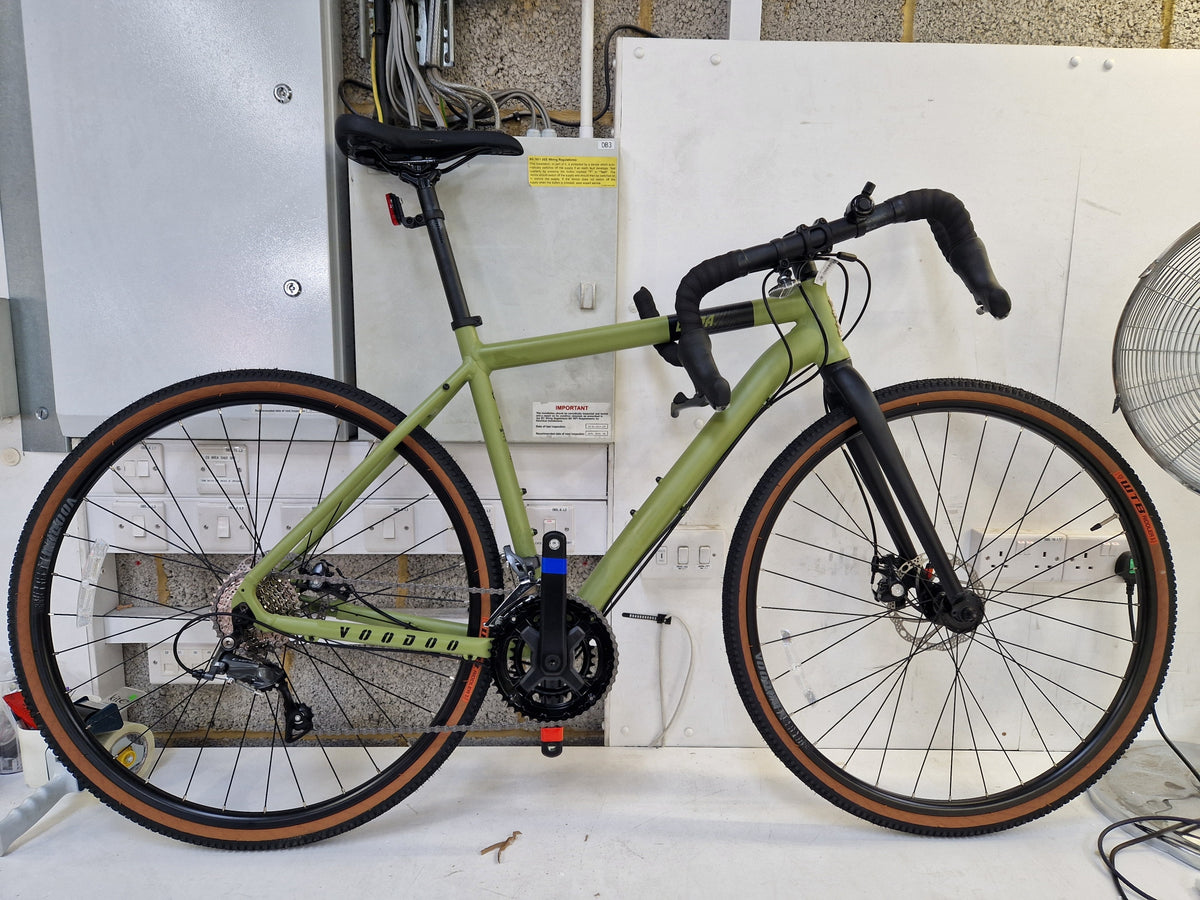 Voodoo Limba 27.5in-Wheel 16-Speed Unisex Adventure Bike Medium Olive/Green