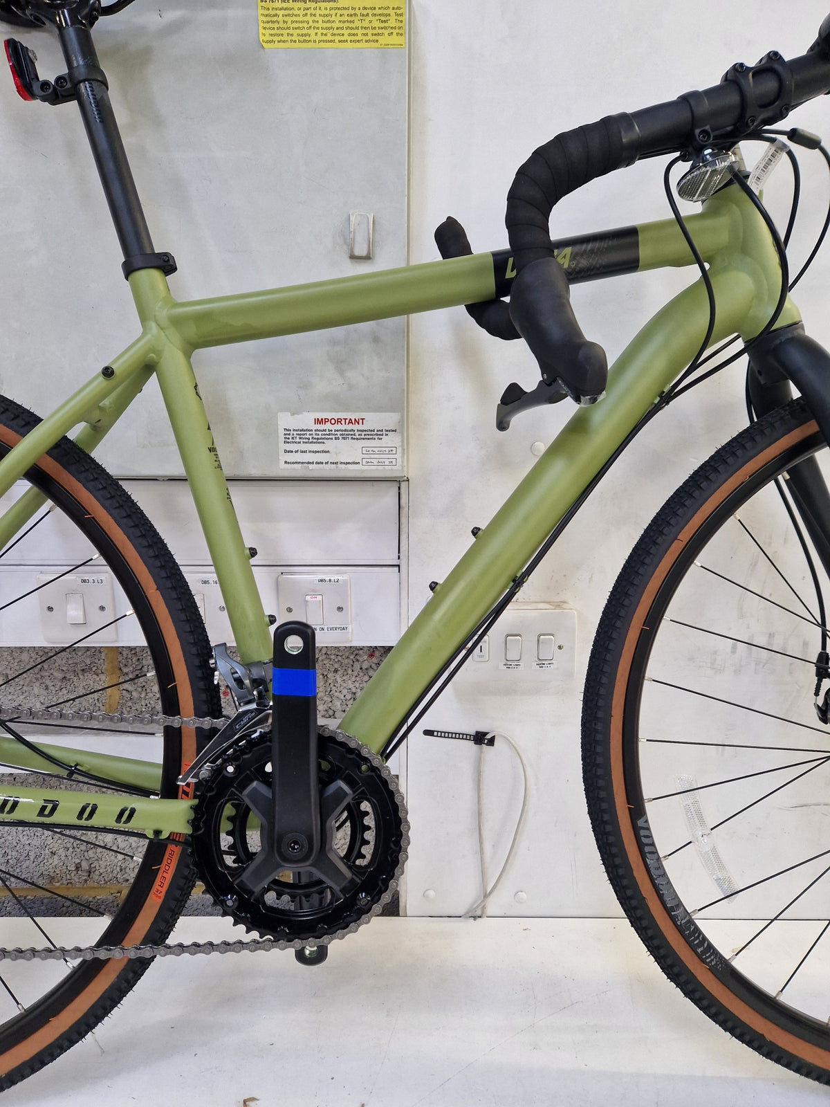 Voodoo Limba 27.5in-Wheel 16-Speed Unisex Adventure Bike Medium Olive/Green