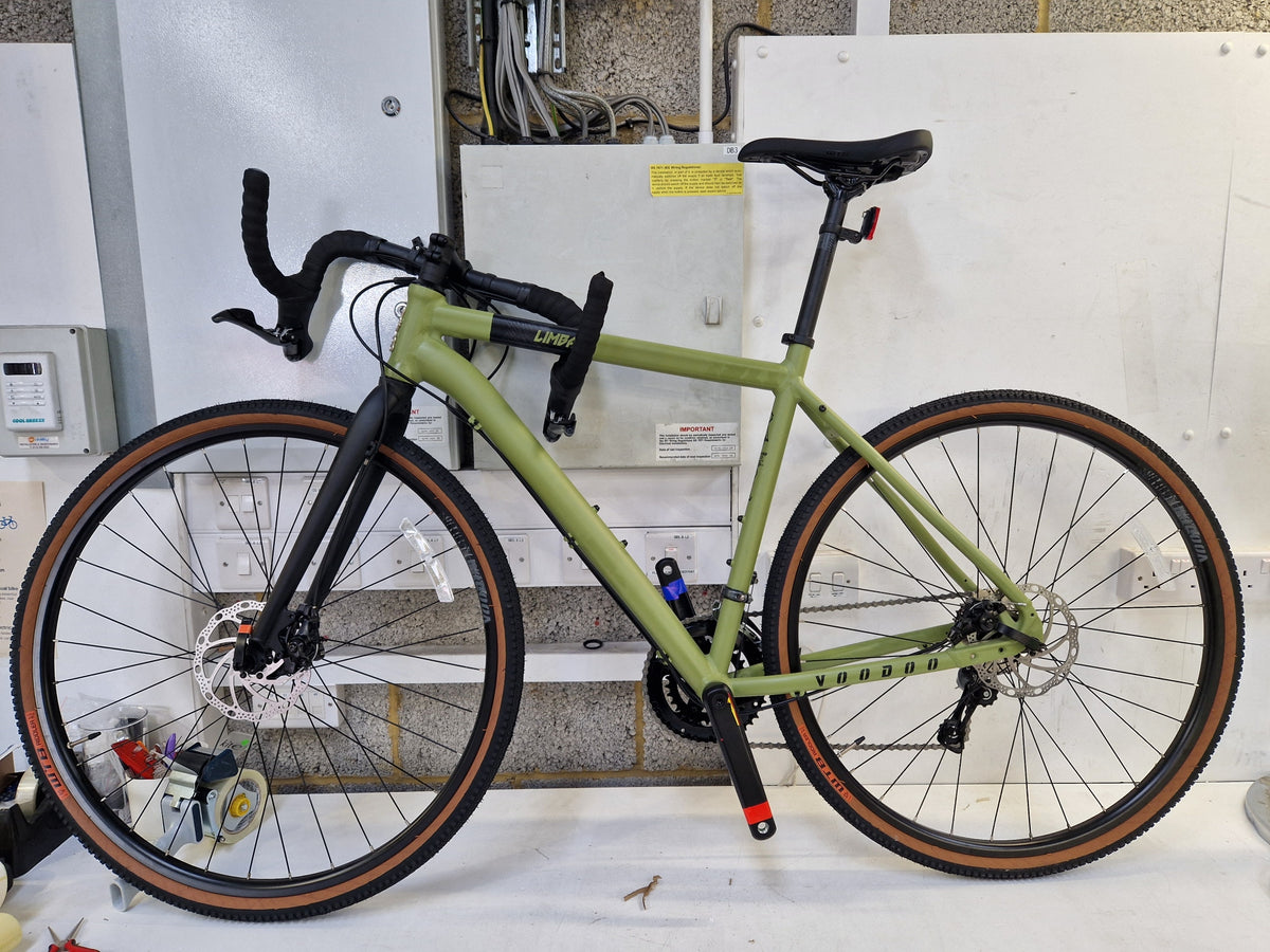 Voodoo Limba 27.5in-Wheel 16-Speed Unisex Adventure Bike Medium Olive/Green