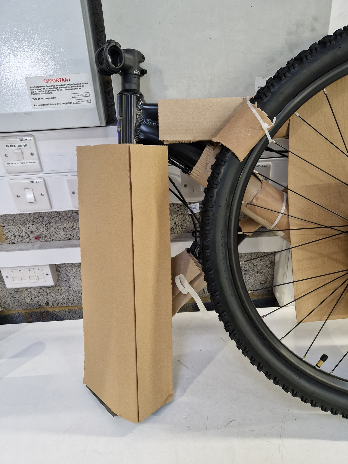 Carrera Hellcat 29in Wheel Disc Brake Men's Mountain Bike - Medium - Black