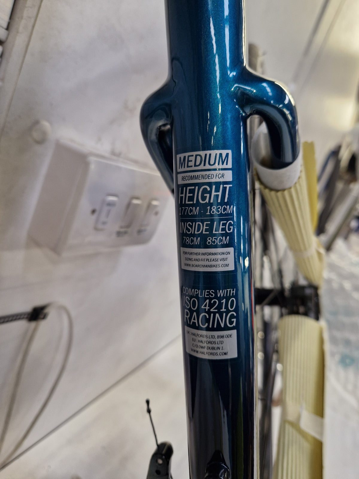 Boardman SLR 8.9 Unisex 10-Speed Disc Brake Carbon Road Bike - Medium - Blue