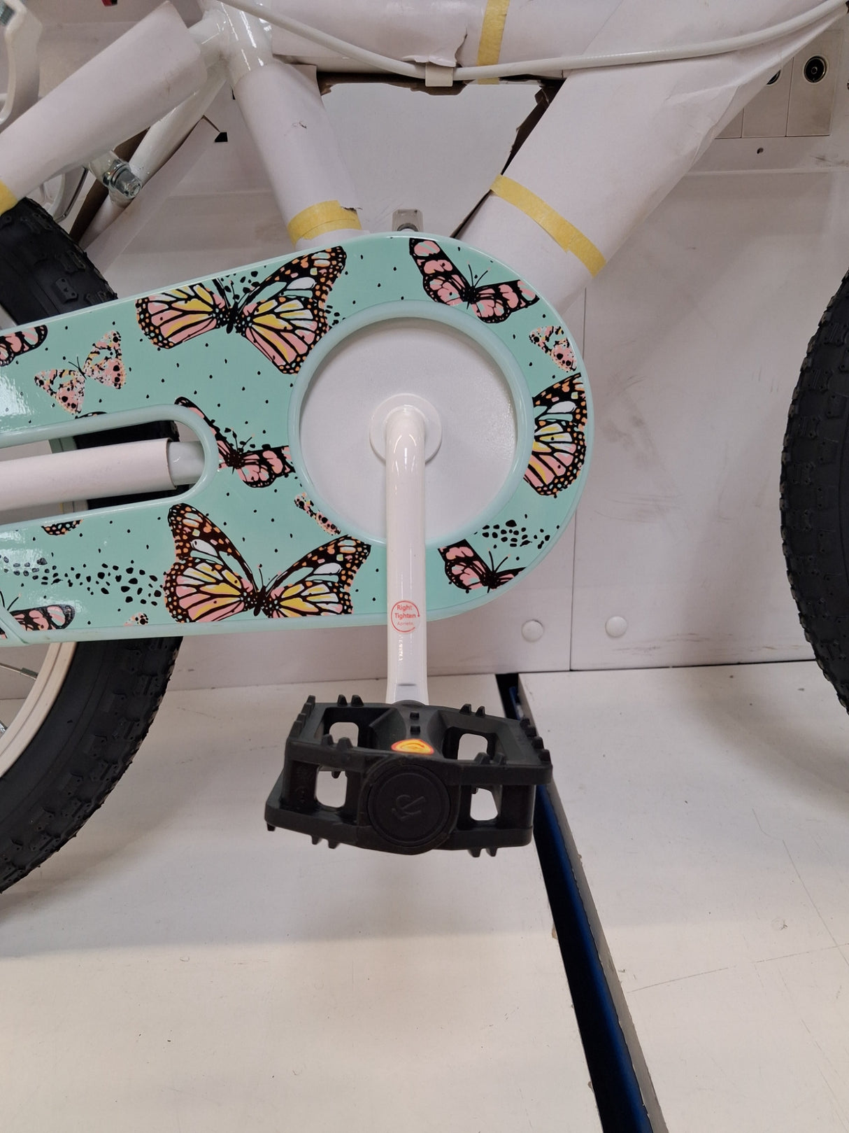 Apollo Butterflies 16" Wheel 5-9 Years Kids Bike with Stabilisers - Pink