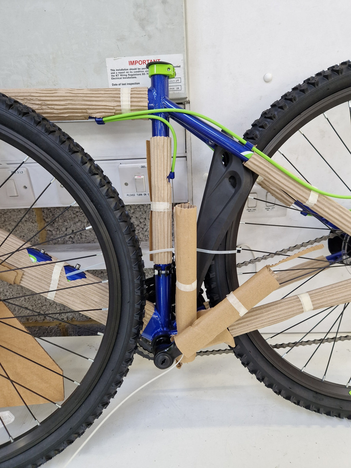 Boss Vortex Mountain Bike 26" Wheels 18 Speed Disc Brakes Mens Blue Medium