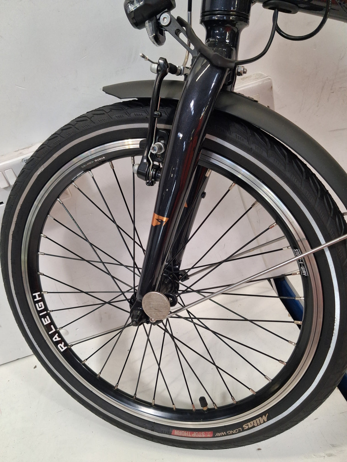 Raleigh Stow-E-Way Folding Compact 7-Speed 20" Wheel Alloy E--Bike - Dark Blue