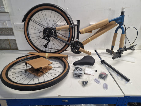 Raleigh Strada City 650b 16-Speed Women's Hybrid Bike - Black/Blue - Medium