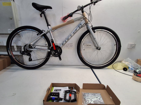 Carrera Parva Mens 14-Speed V-Brakes Age 14+ Hybrid Bike - Silver - Small