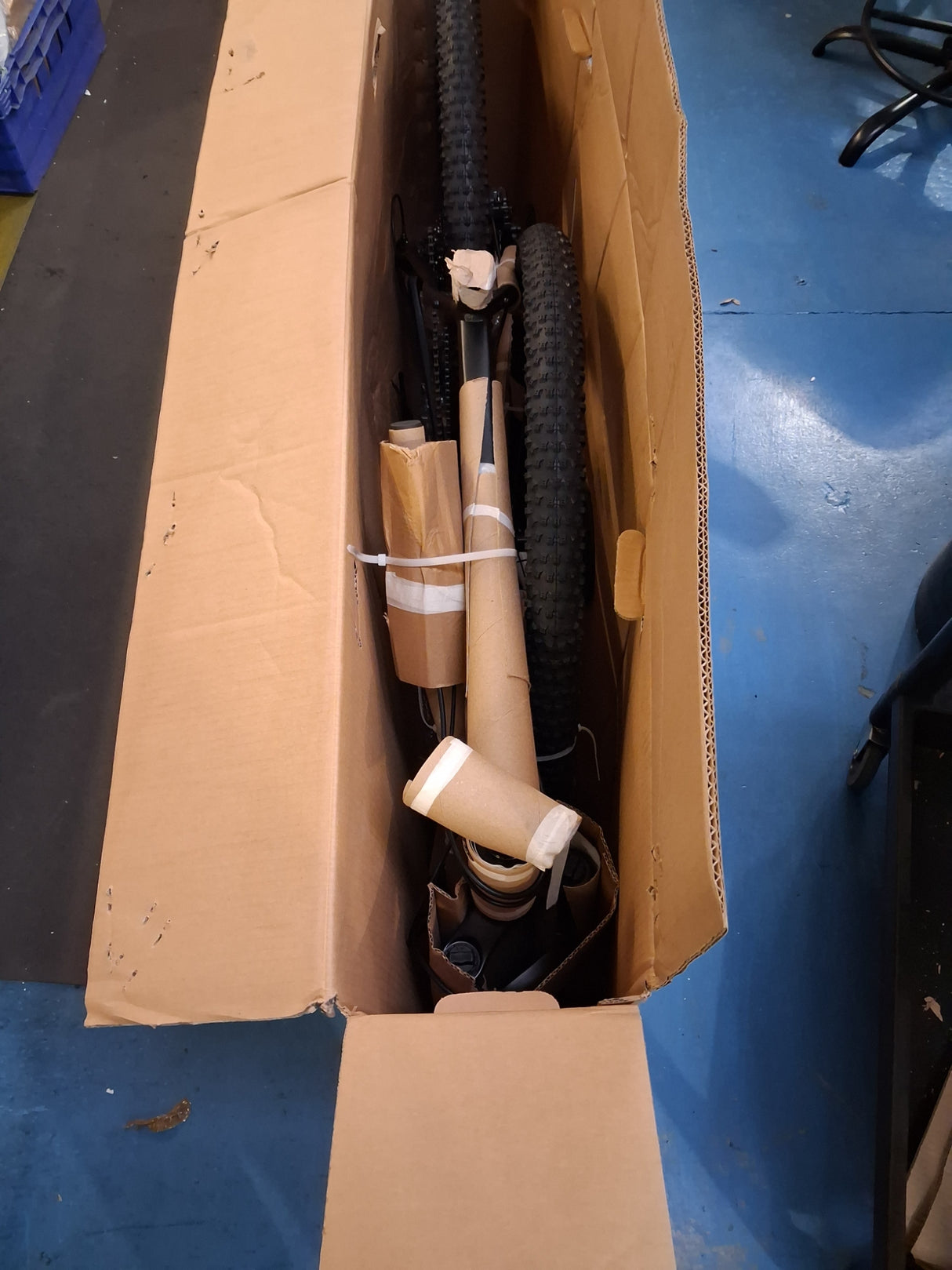 Carrera Hellcat Mens 16 Speed Hydraulic Disc Mountain Bike - Black - L 20''