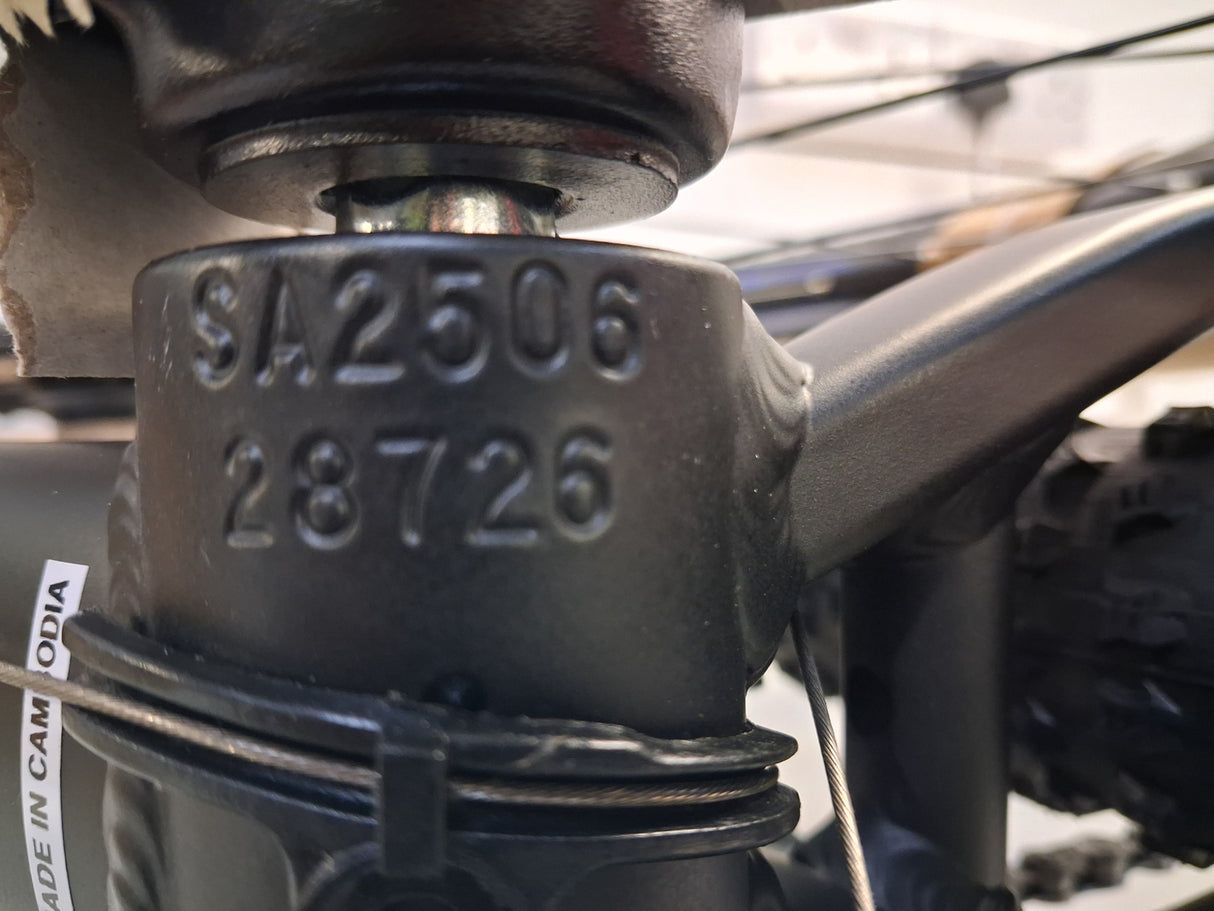 Carrera Hellcat Mens 16 Speed Hydraulic Disc Mountain Bike - Black - L 20''