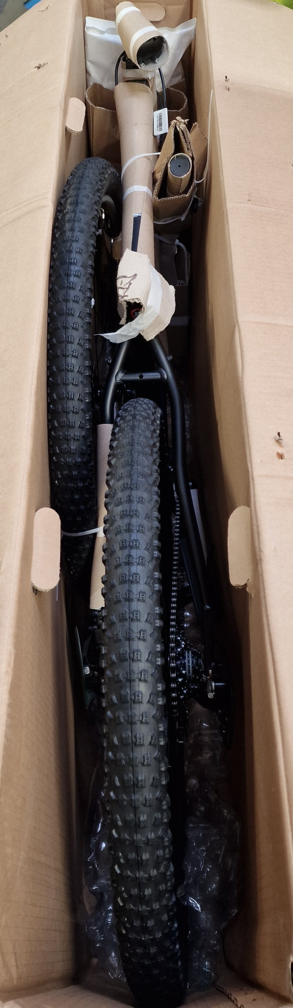 Carrera Hellcat Mens 16-Speed Hydraulic Disc Mountain Bike - Black - L 20''