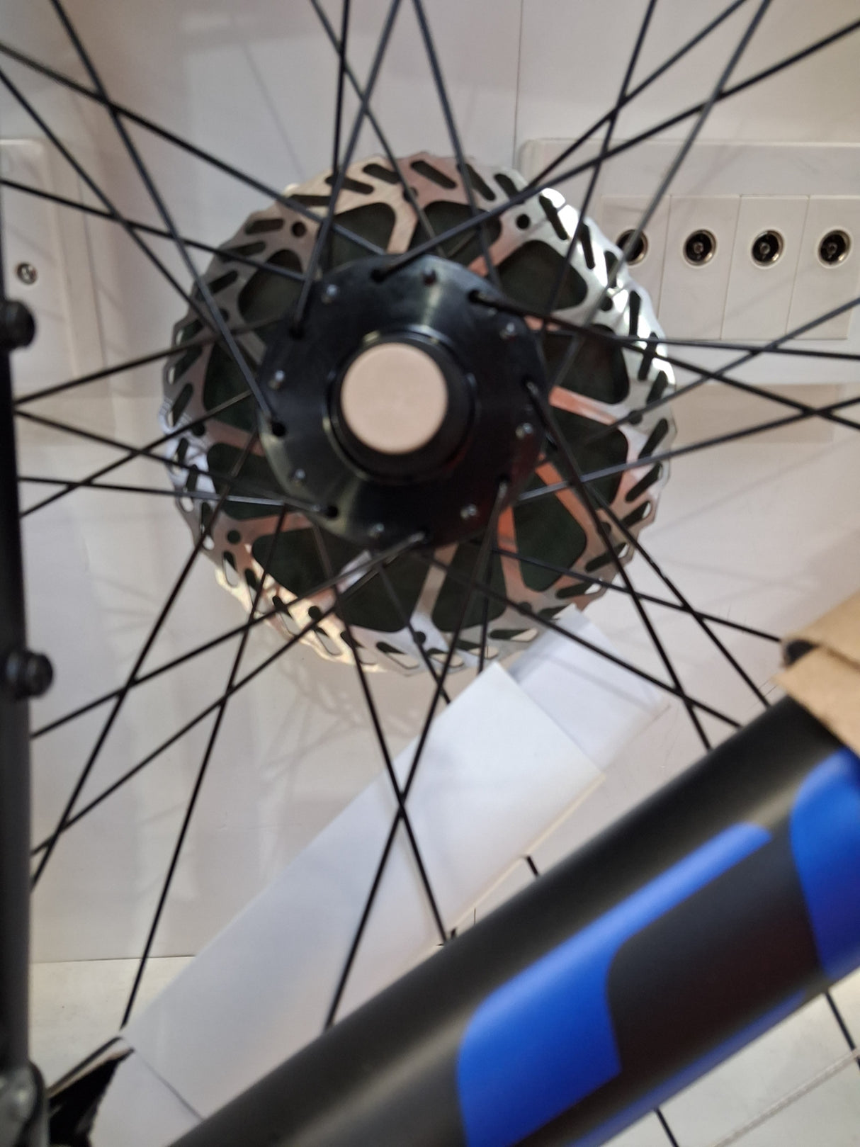 Carrera Hellcat Mens 16 Speed Hydraulic Mountain Bike - Black - Large 20''