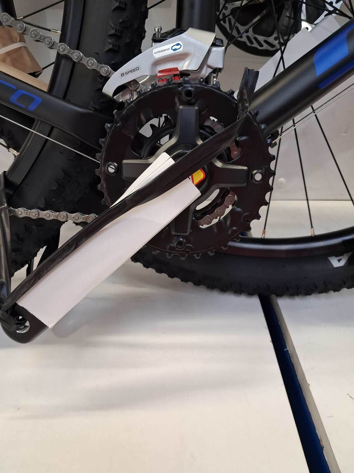 Carrera Hellcat Mens 16 Speed Hydraulic Mountain Bike - Black - Large 20''