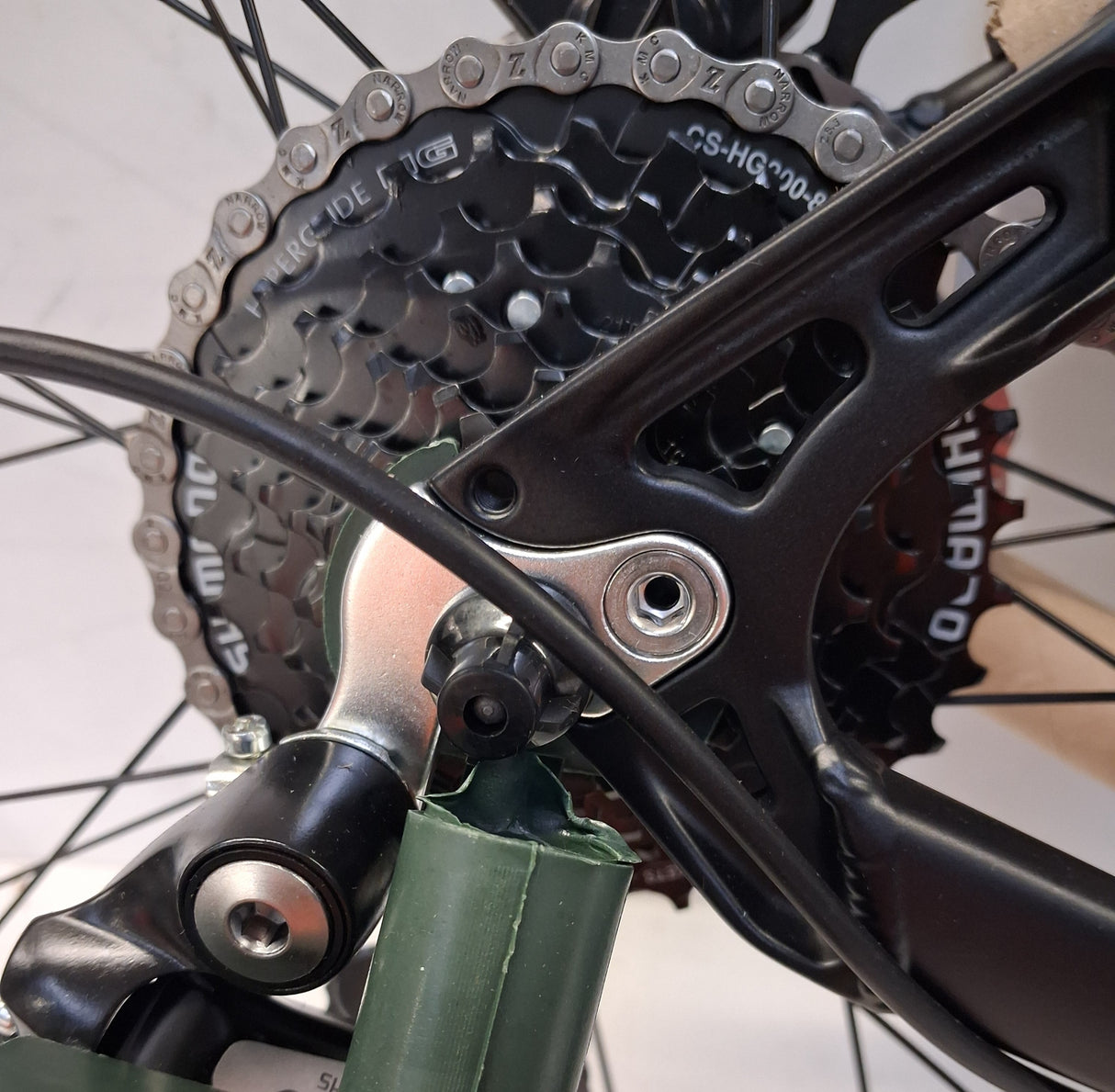 Carrera Hellcat Mens 16 Speed Hydraulic Mountain Bike - Black - Large 20''