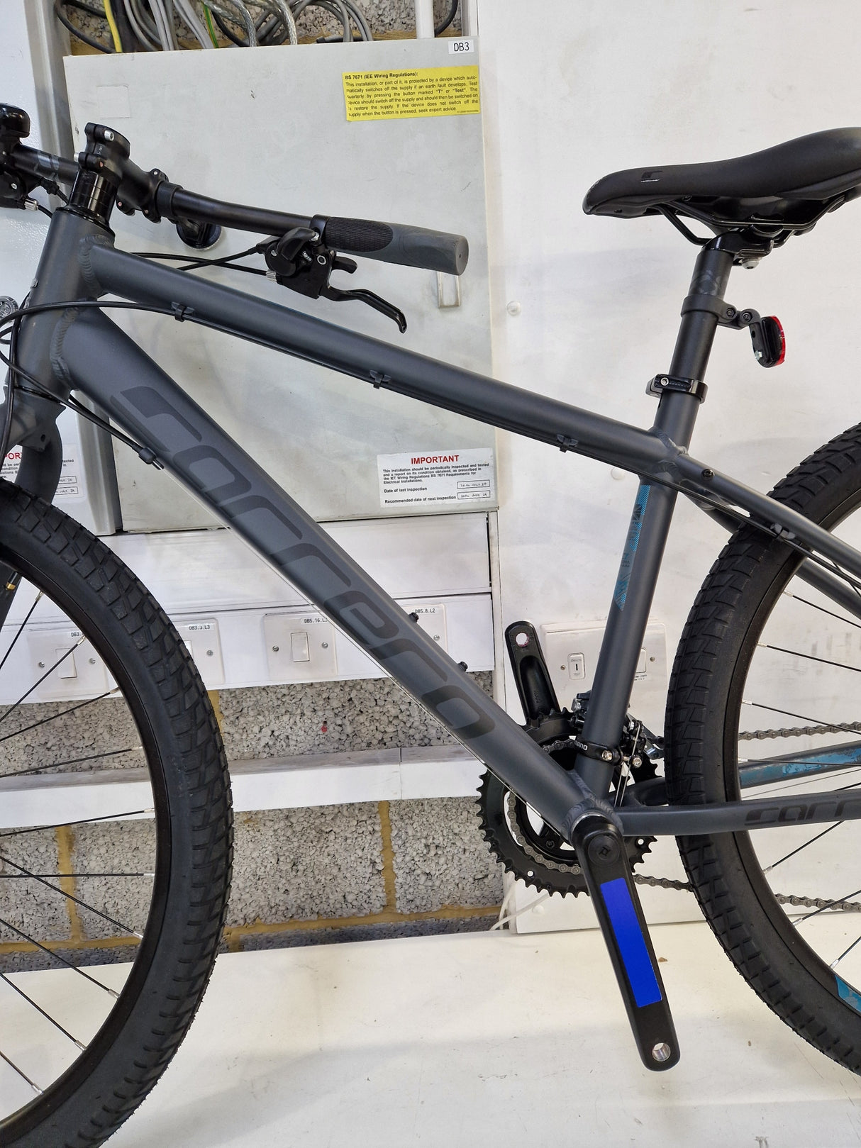 Carrera Subway 1 16-Speed Women's Hybrid Bike 27.5" Wheels - Grey - Small