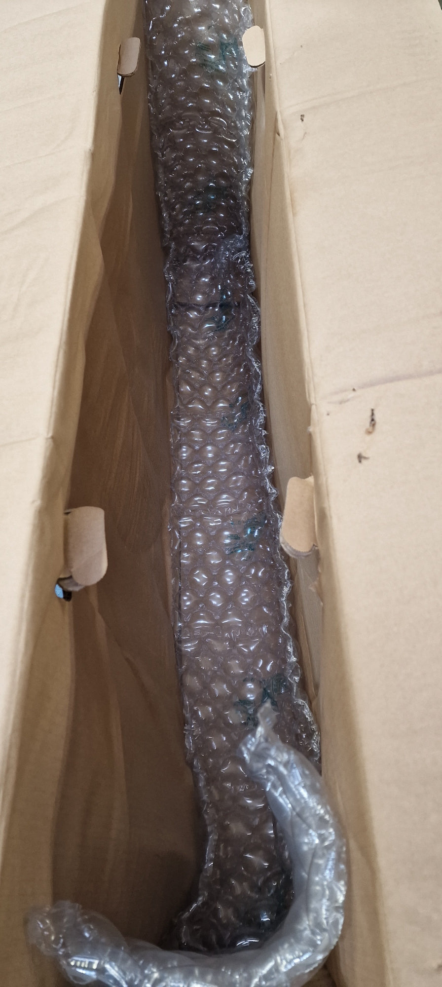 Carrera Hellcat Mens 16-Speed Hydraulic  Brakes Mountain Bike ~ Black - L