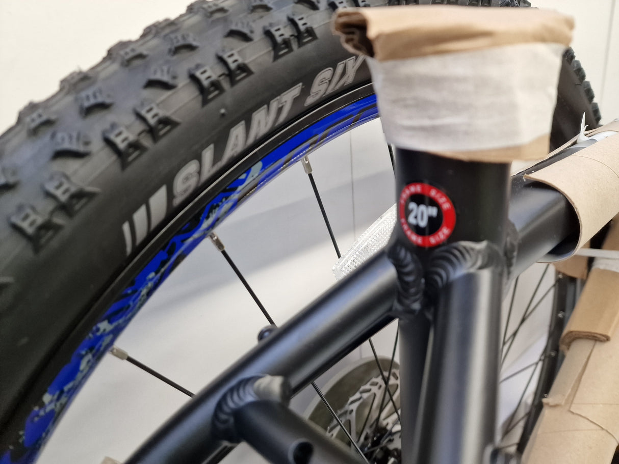 Carrera Hellcat Mens 16-Speed Hydraulic  Brakes Mountain Bike ~ Black - L