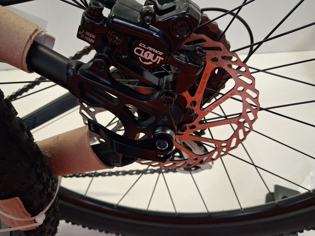 Carrera Hellcat Mens 16 Speed Hydraulic Disc  Mountain Bike - Black ~ Large