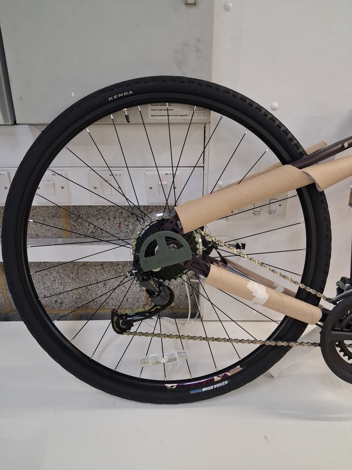 Carrera Endeavour Womens 18-Speed Hybrid Bike - Metallic Purple - Medium