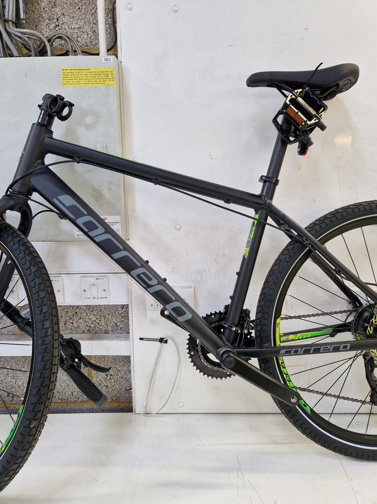 Carrera Subway 2 Men's 18 Speed Disc Brakes Hybrid Bike - 19" Medium - Black