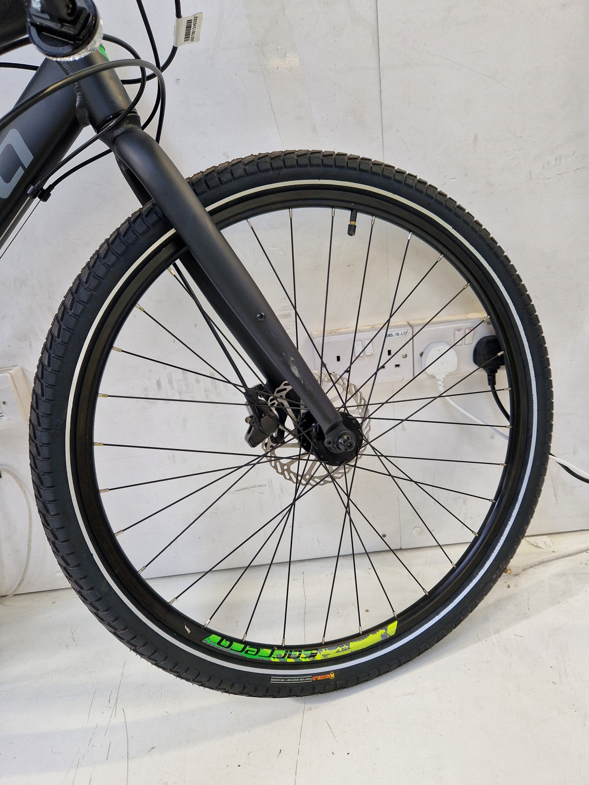 Carrera Subway 2 Men's 18 Speed Disc Brakes Hybrid Bike - 19" Medium - Black