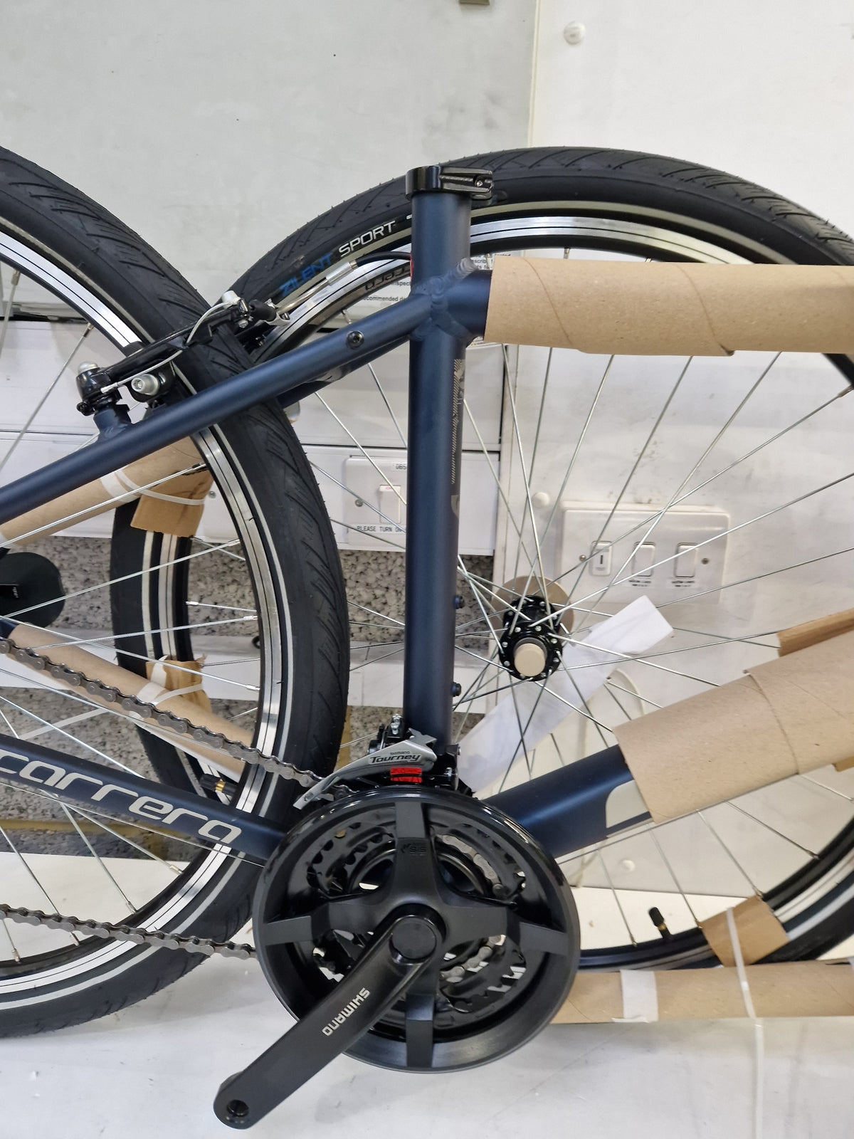 Carrera Axle V-Brake 27.5"-Wheels Unisex Hybrid Bike - 18in Medium - Navy