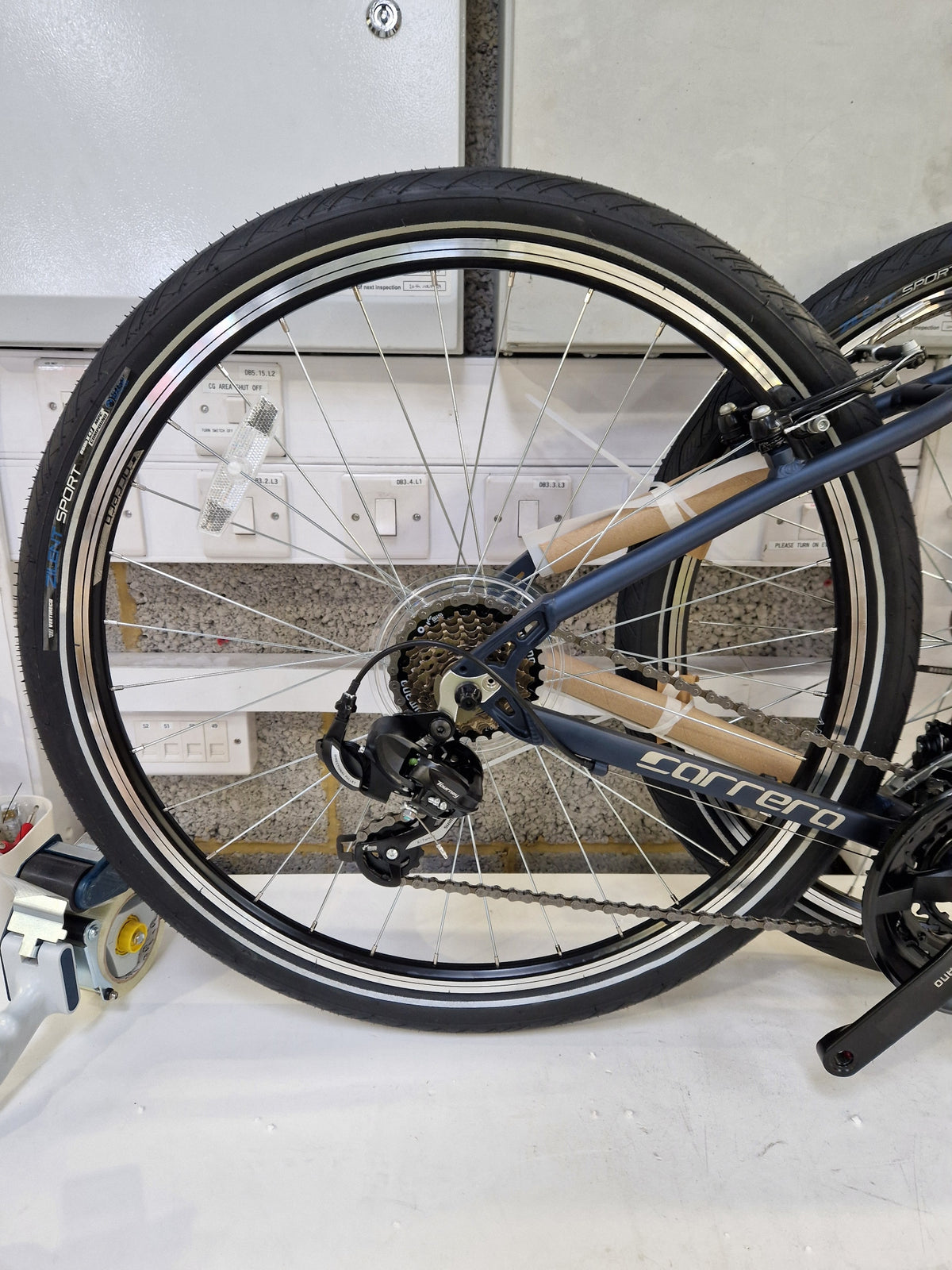 Carrera Axle V-Brake 27.5"-Wheels Unisex Hybrid Bike - 18in Medium - Navy