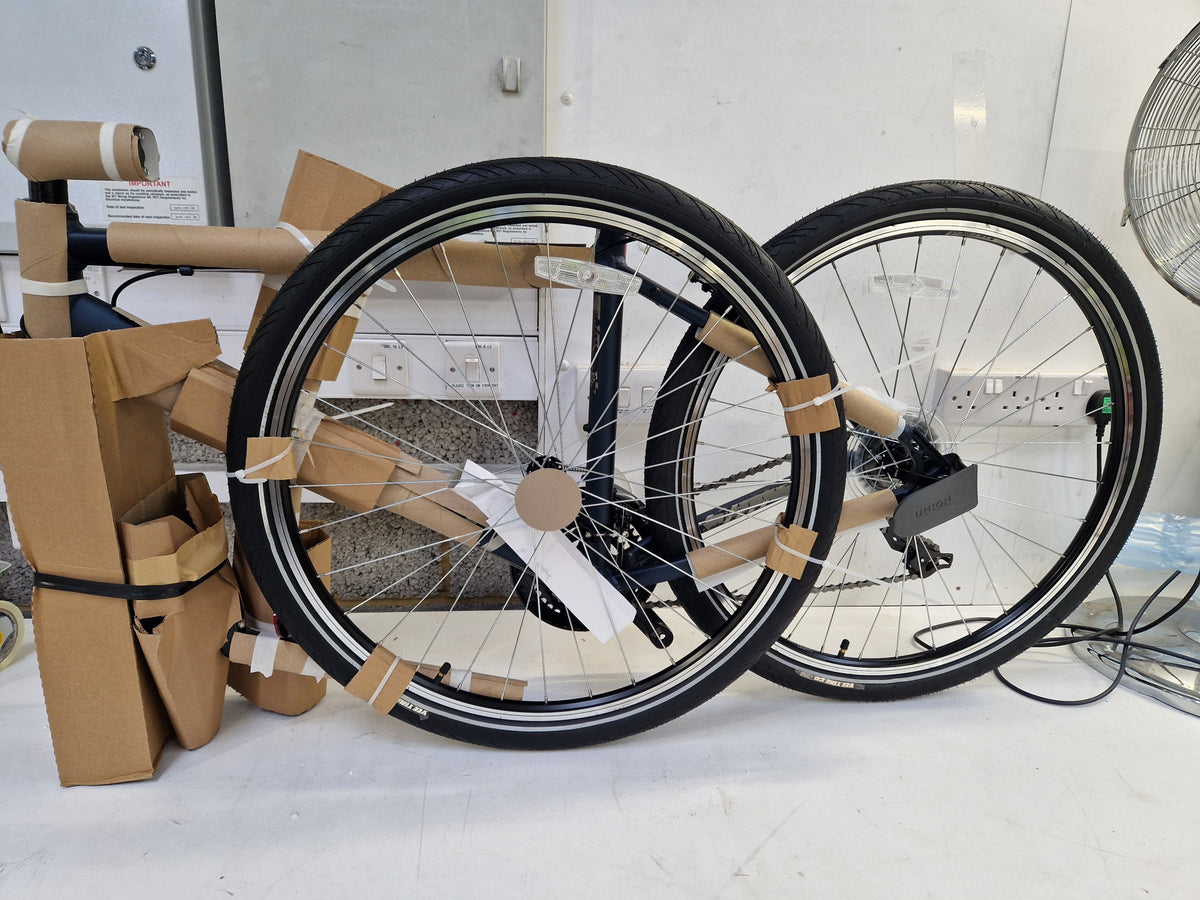 Carrera Axle V-Brake 27.5"-Wheels Unisex Hybrid Bike - 18in Medium - Navy