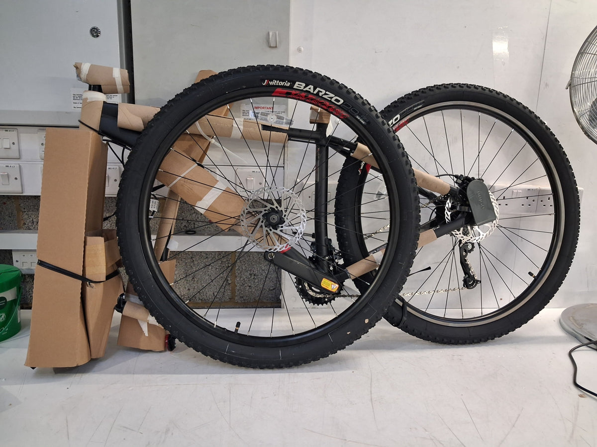 Carrera Hustle 18-Speed 27.5" Wheels Men's Mountain Bike Medium - Black/Red