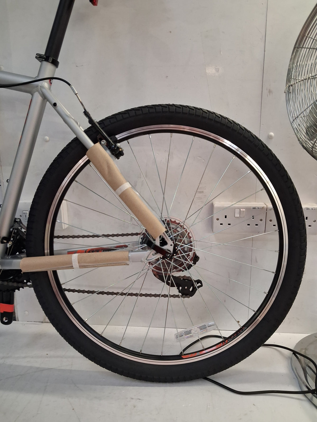 Carrera Parva Men's 14-Speed 27.5" Wheels Alloy Hybrid Bike - Large - Silver